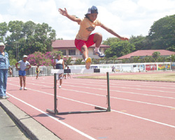 Iloilo News: Athlete in hurdle