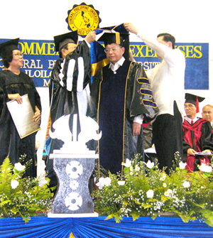 Chief Justice Reynato Puno receives his Doctorate of Law Honoris Causa