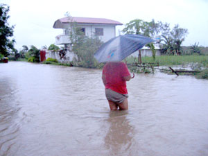 Water from Iloilo River overflowed due to continuous rains
