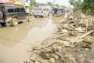 Garbage and thick mud left by the flood brought by typhoon Frank in Brgy. Tabuc Suba, Jaro.