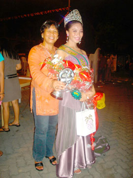 Lin-ay Sang Iloilo 2008 with her mother.
