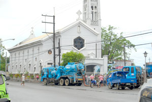 clearing up the drainage near the Tanza church in Tanza-Bonifacio