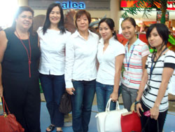 TNT's Marichel Magalona with Robinsons Iloilo Marketing Staff.