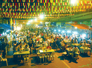 People flock to the food festival organized by the Iloilo Hotels Restaurants and Resorts Association (IHRRA)