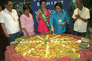 Department of Tourism assistant regional director Atty. Helen Katalbas (2nd from right) prepares to taste the biggest plate of valenciana.