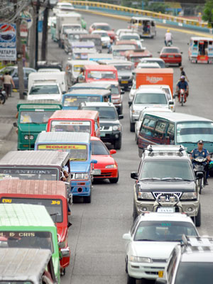 The two-day transport strike in Iloilo kicks off today but because of divisiveness among the transport groups it is expected that the strike will not totally cripple public transportation. 