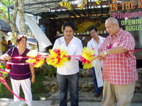 The ribbon cutting with Lourdes & Arsan Gaitan and Governor Felipe Nava.