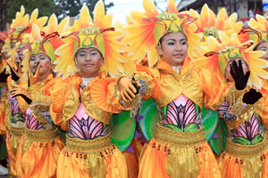 Performers strike a pose during the Pintaflores Festival streetdancing
