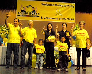Atty. Dan Cartagena (left), chairman of the Noynoy Aquino for President Movement (NAPM-Iloilo), is shown with the sisters of presidential bet Noynoy Aquino, Ballsy and Pinky