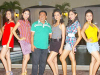 The candidates with Edwin Patenio, district sales manager of Cosmetique Asia.