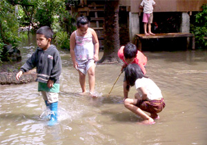 DON’T WADE. Children wade in floodwater even as the Iloilo Provincial Health Office has warned the public against leptospirosis