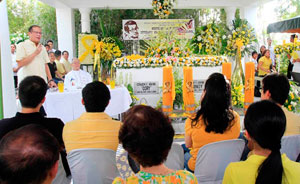 President Benigno Simeon Aquino III leads his family in commemorating the 27th death anniversary of his father Senator Benigno “Ninoy” Aquino Jr.