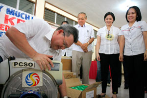 PCSO Department Manager for Visayas-Mindanao William Medici prepares to handover the fogging machine.
