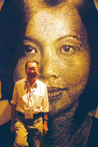 The writer at the Galeria Sri Perdana.