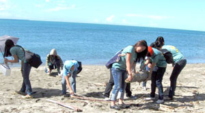 Students of St. Paul’s University Iloilo collect trash along the Arevalo shoreline.