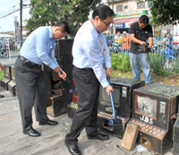 Iloilo City Mayor Jed Patrick Mabilog (right) and City Administrator Norlito Bautista smash the video karera units seized by the Iloilo City police as part of their campaign against illegal gambling.