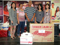 TMX’s Dr. Mae Panes with Candy Hechanova and Raissa Tamayo awarding one of the 10 recipients of Christmas wishes provided by TMX to Manong Edwin.